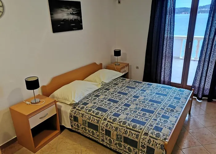 Apartment Prova 4 Tisno