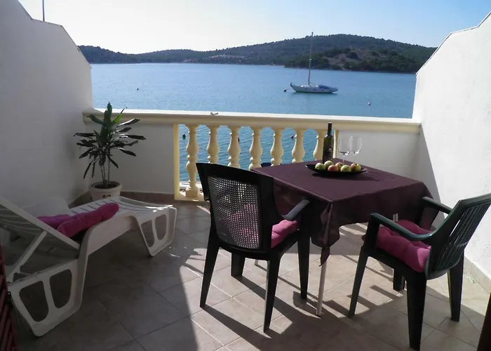 Prova 4 Apartment Tisno